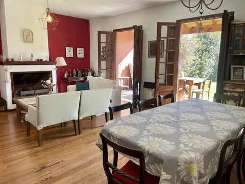 Casa 6 ambientes con 4 baños