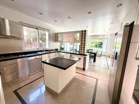 Casa en Alquiler en Villa Pacheco, USD 2.500