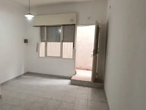 General Enrique Mosconi 2700, Piso PB