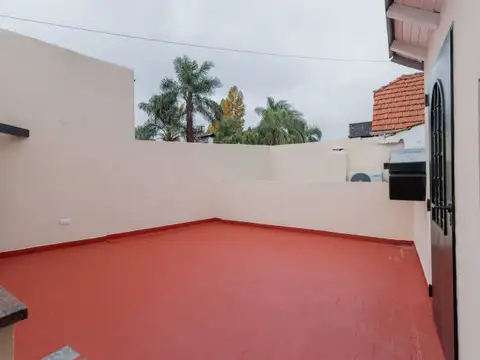 PH tipo casa 4 ambientes sin expensas terraza parrilla Flores
