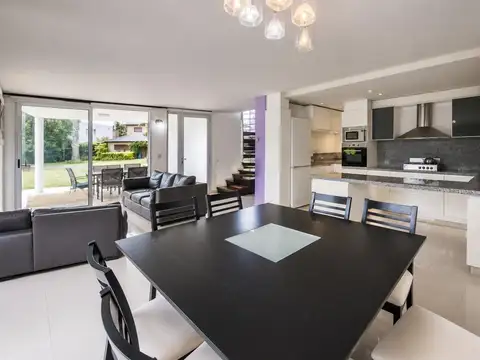 Casa en Alquiler en Funes Hills San Marino, USD 1.800