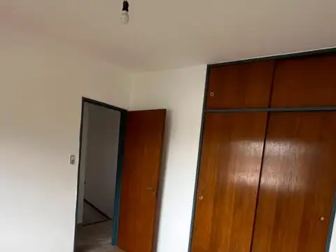 Duplex con cochera y fondo en alquiler