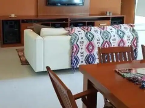 Casa con piscina en Soldini