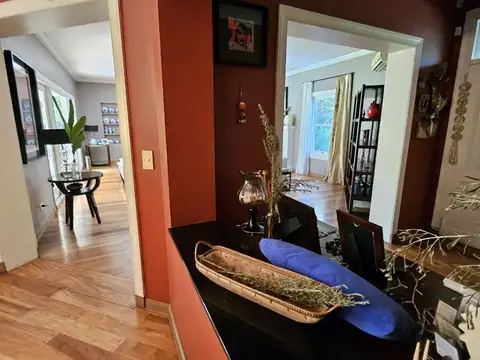 Casa 8 ambientes con 4 baños