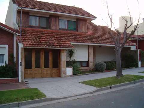 CHALET EN ZONA RESIDENCIAL