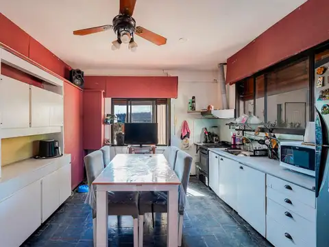 Casa 10 ambientes con 3 baños