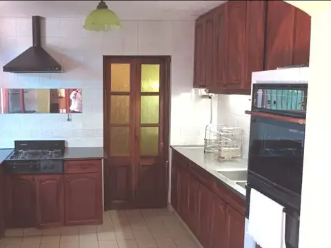 Oficina en Alquiler con 2 cocheras