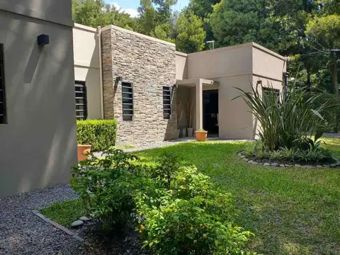 Casa 6 ambientes con 2 baños