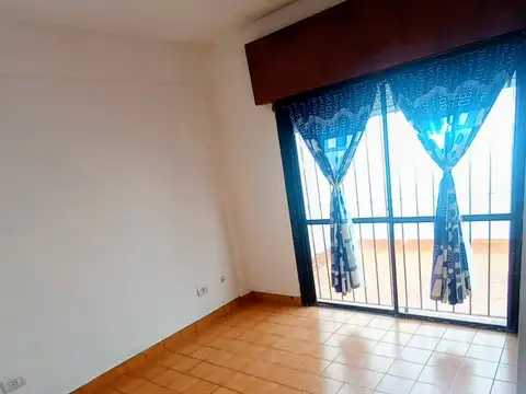 Depto Tipo Casa en Alquiler en Sarandi, $ 750.000