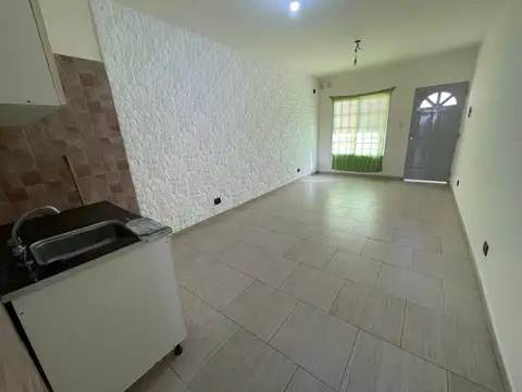 Departamento en Alquiler en Lomas del Mirador, $ 650.000