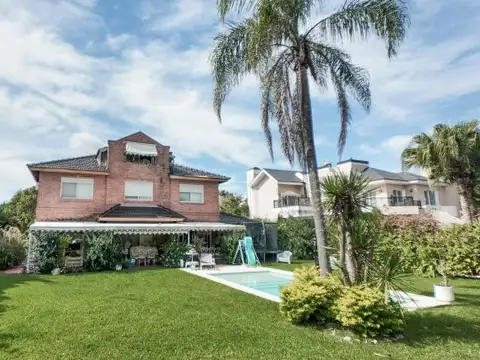 VENTA CASA 7 AMB - CLUB DE CAMPO PUEYRREDON