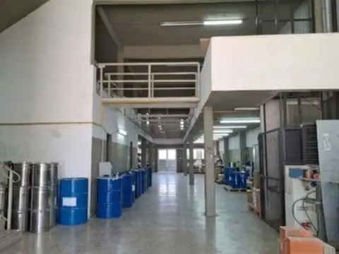 Venta Galpón 850m² 2 Plantas c/Showroom - Gerli