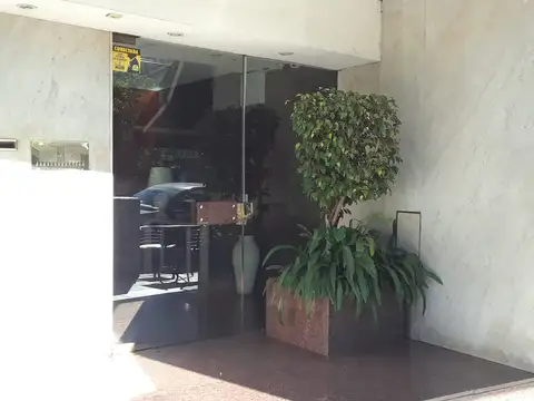 TRES AMBIENTES CON DEPENDECIAS PAL PRIV BALCON TERRAZA  7x2,60 x4 en L VISTA A PARQUE RIVADAVIA