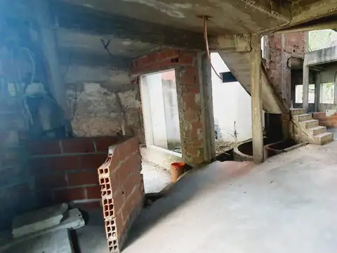 Casa 6 ambientes con 2 baños