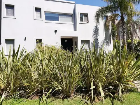 Casa en San Isidro Labrador. Villanueva.