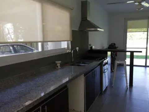 Casa 4 ambientes con 4 baños
