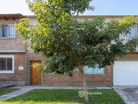 VENTA | PERMUTA - Casa de dos dormitorios en P.A. y Quincho con pileta en P.B -  Ibarlucea.