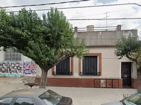 PH C/FRENTE 4 AMBIENTES CON PILETA