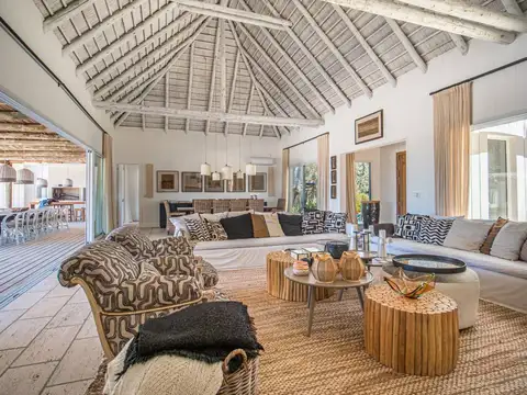 Casa en venta de 5 dormitorios en Laguna Escondida 100