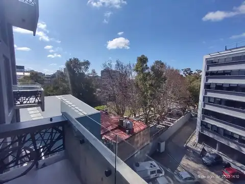 Juan Carlos Cruz 1800, Piso 5