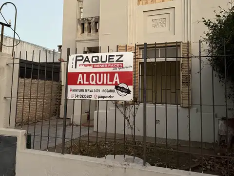 Casa 8 ambientes con 2 baños