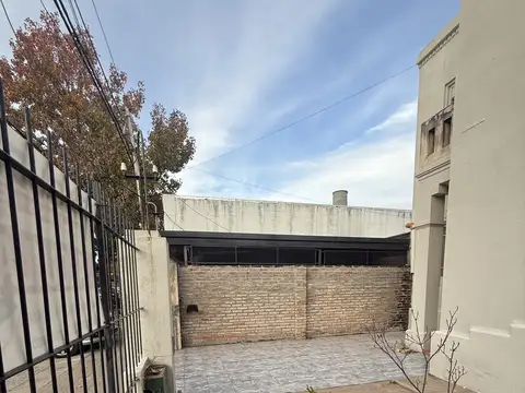 Casa en Alquiler con 1 cochera