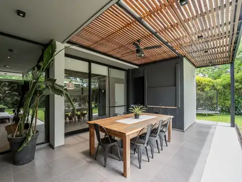 CASA EN LOTE INTERNO BARRIO LOS LAGOS NORDELTA