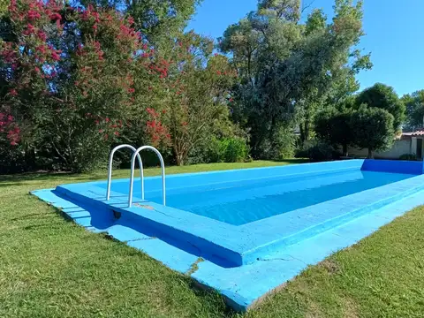 Casaquinta a pocas cuadras del centro