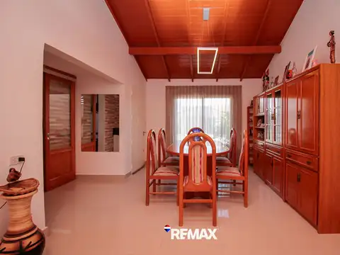 Casa 2 ambientes con 2 baños