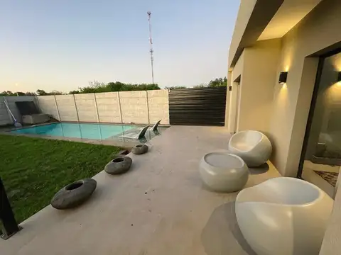 MODERNA casa quinta A ESTRENAR ESTILO MINIMALISTA Barrio Las Marias