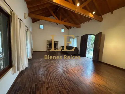 Casa 5 ambientes con 4 baños