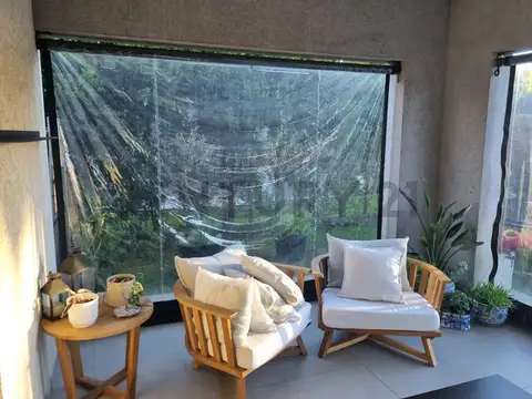 Casa en Venta con 3 cocheras