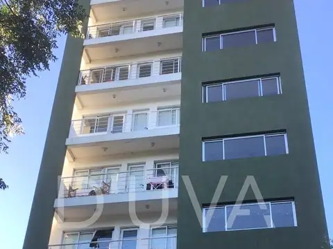 Dpto. 3 ambientes, 2 dormitorios con balcón.-