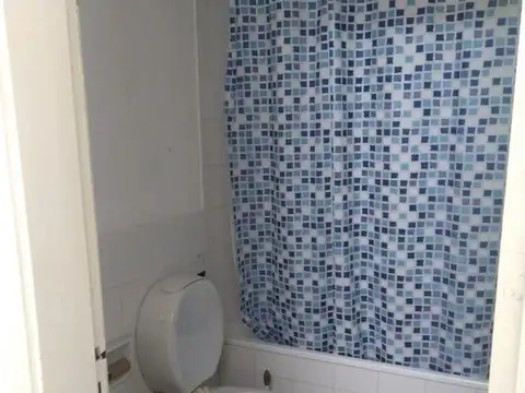 Casa 8 ambientes con 1 baño