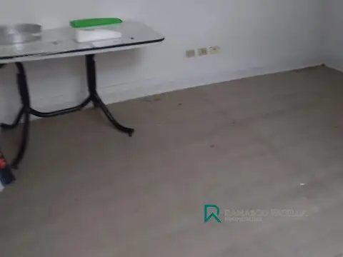 Gran casa al frente apta USO COMERCIAL - Presidente Roca 145