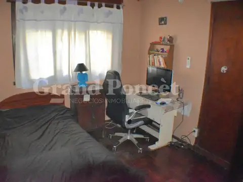 Venta Casa 5 Ambientes con Patio y Terraza en Venta