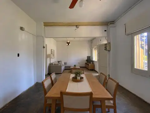 VENTA: Casa PH en planta baja, de dos dormitorios en Barrio Belgrano. Opción local al frente.