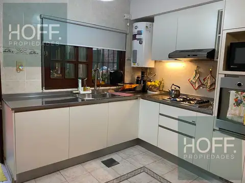 Casa 10 ambientes con 2 baños