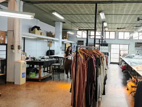 Local Oficina Comercial Sobre Yrigoyen, 382 m² Cub