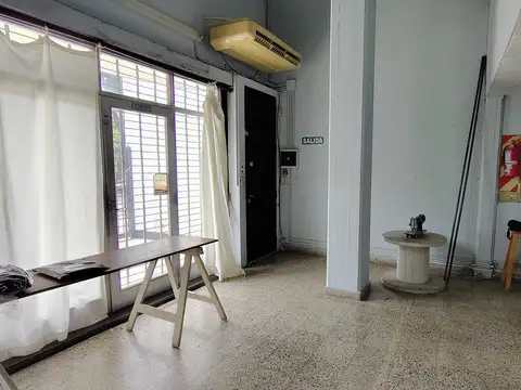 Oficina 9 ambientes con 3 baños