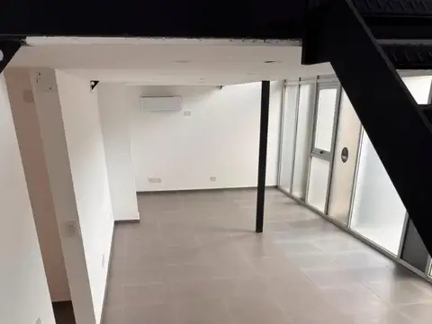Oficina 5 ambientes con 2 baños