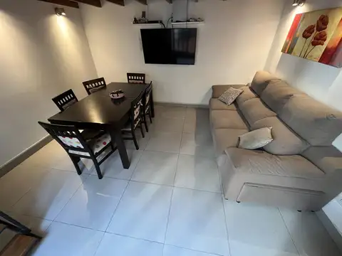 Depto Tipo Casa 4 ambientes con 2 baños