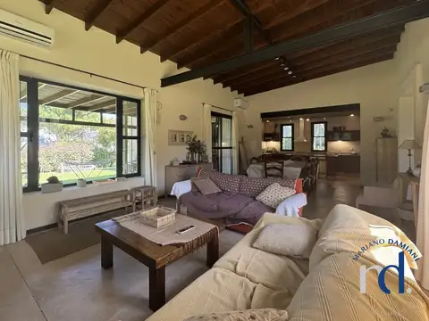 Casa 4 ambientes con 3 baños