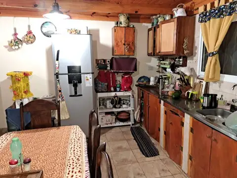 Casa 6 ambientes con 2 baños