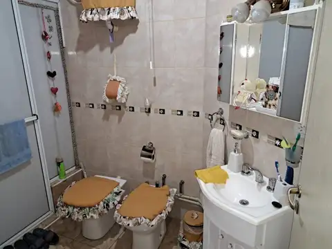 Casa con local comercial