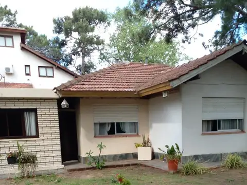 Casa en venta - 3 Dormitorios 2 Baños - Cochera - 350Mts2 - Barrio Norte, Villa Gesell