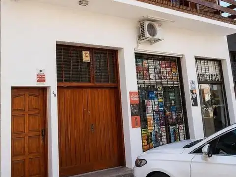 Casa 6 Ambientes con garage y 2 locales comerciales