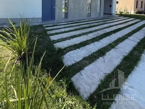 Casa en Alquiler en Guillermo E Hudson, USD 2.500