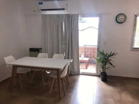 Departamento en alquiler en Florida, 1er piso por escalera.