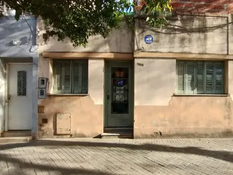 CASA VENTA AL FRENTE PARA RECICLAR EXCELENTE ZONA